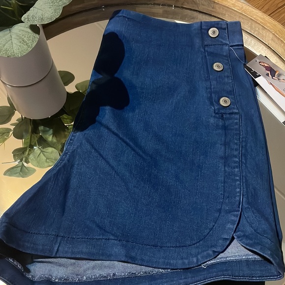 NWT Sofia Vergara Pull On Sailor Shorts - Picture 2 of 12